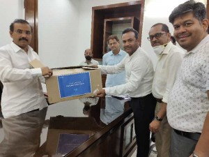 Vivo donates 1 lakh medical masks to Maharashtra government.