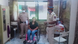 In curfew time, M'rashtra Minister helps a challenged woman